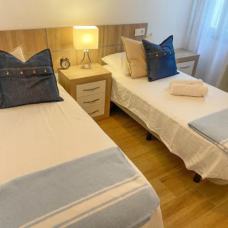 Exceptional 2 Bed A 2 Min Walk To & Close To Boliches Train Appartement *