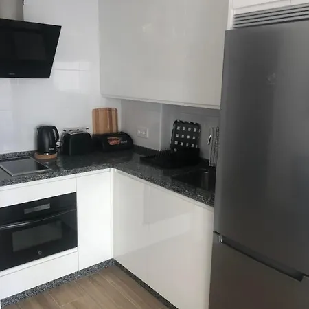 Exceptional 2 Bed A 2 Min Walk To & Close To Boliches Train アパート