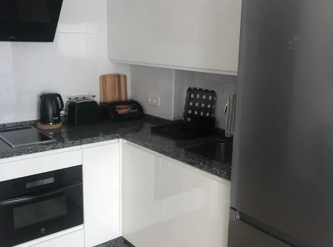 Exceptional 2 Bed A 2 Min Walk To & Close To Boliches Train アパート